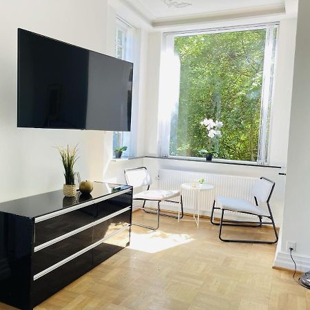 Aday - Aalborg Mansion - Open Bright Apartment With Garden Bagian luar foto