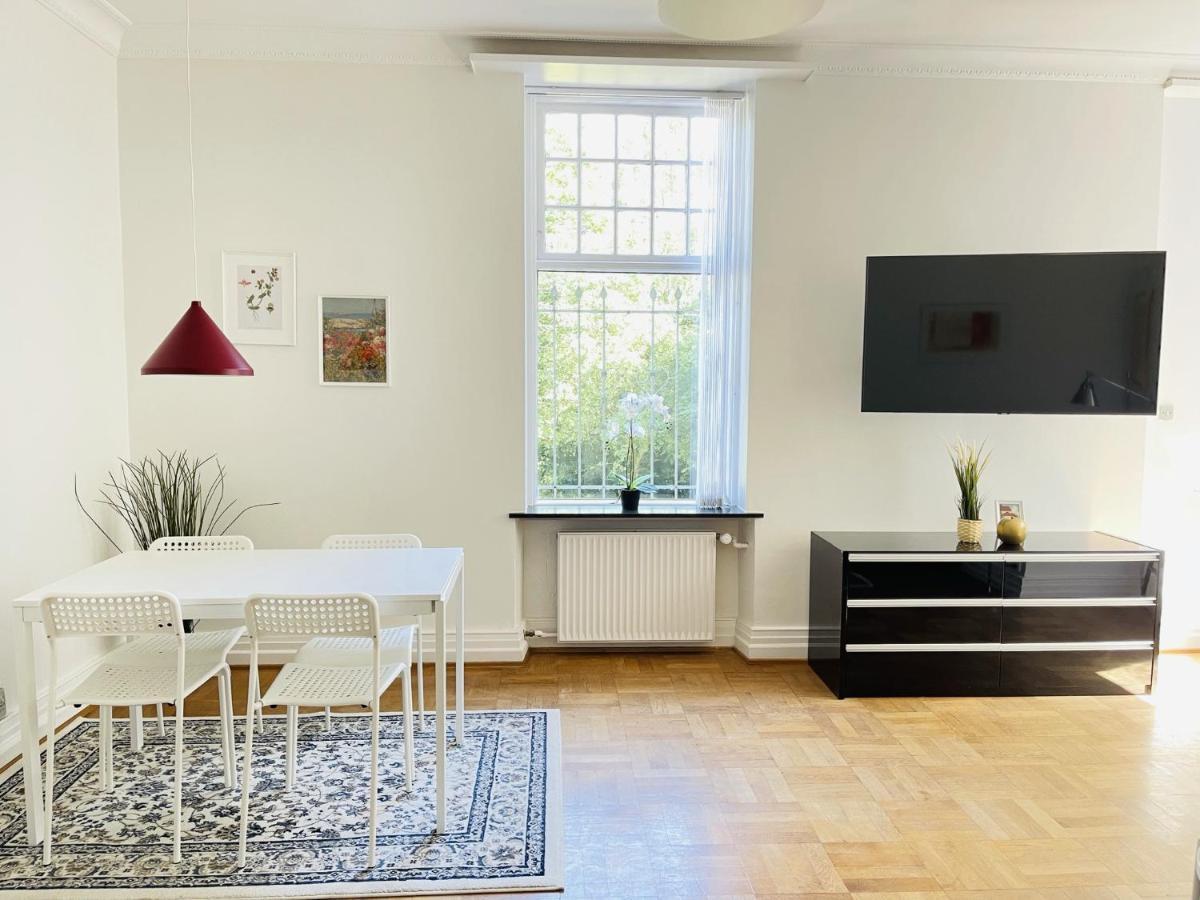 Aday - Aalborg Mansion - Open Bright Apartment With Garden Bagian luar foto