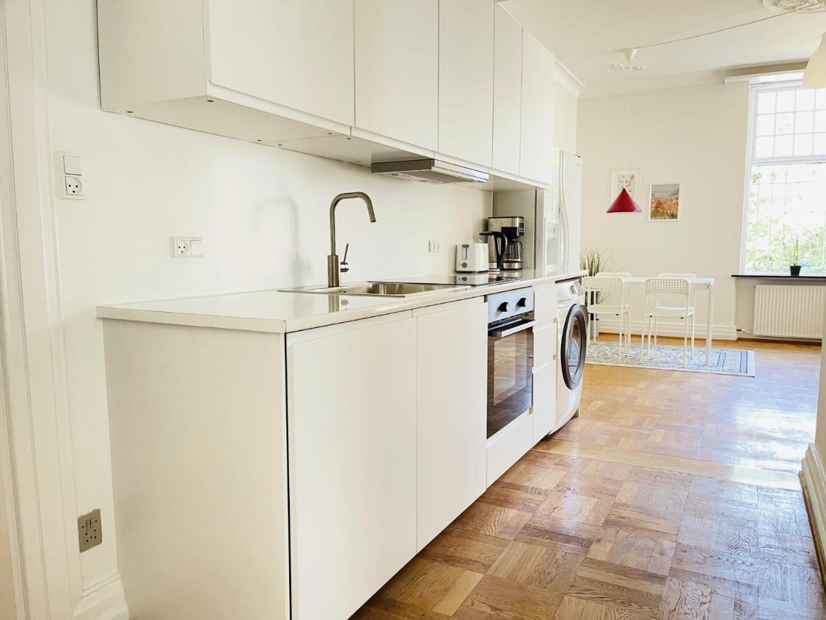 Aday - Aalborg Mansion - Open Bright Apartment With Garden Bagian luar foto