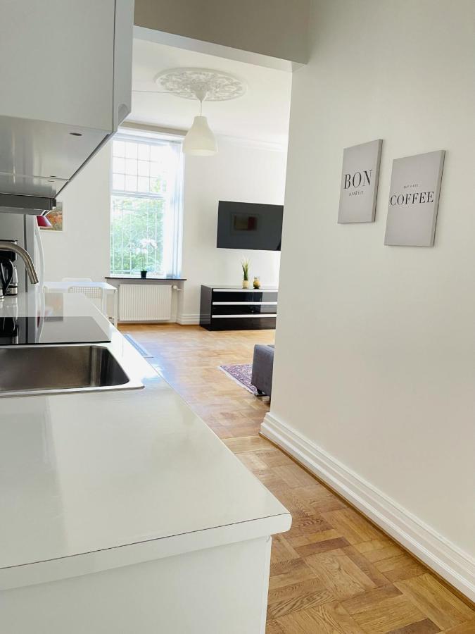 Aday - Aalborg Mansion - Open Bright Apartment With Garden Bagian luar foto